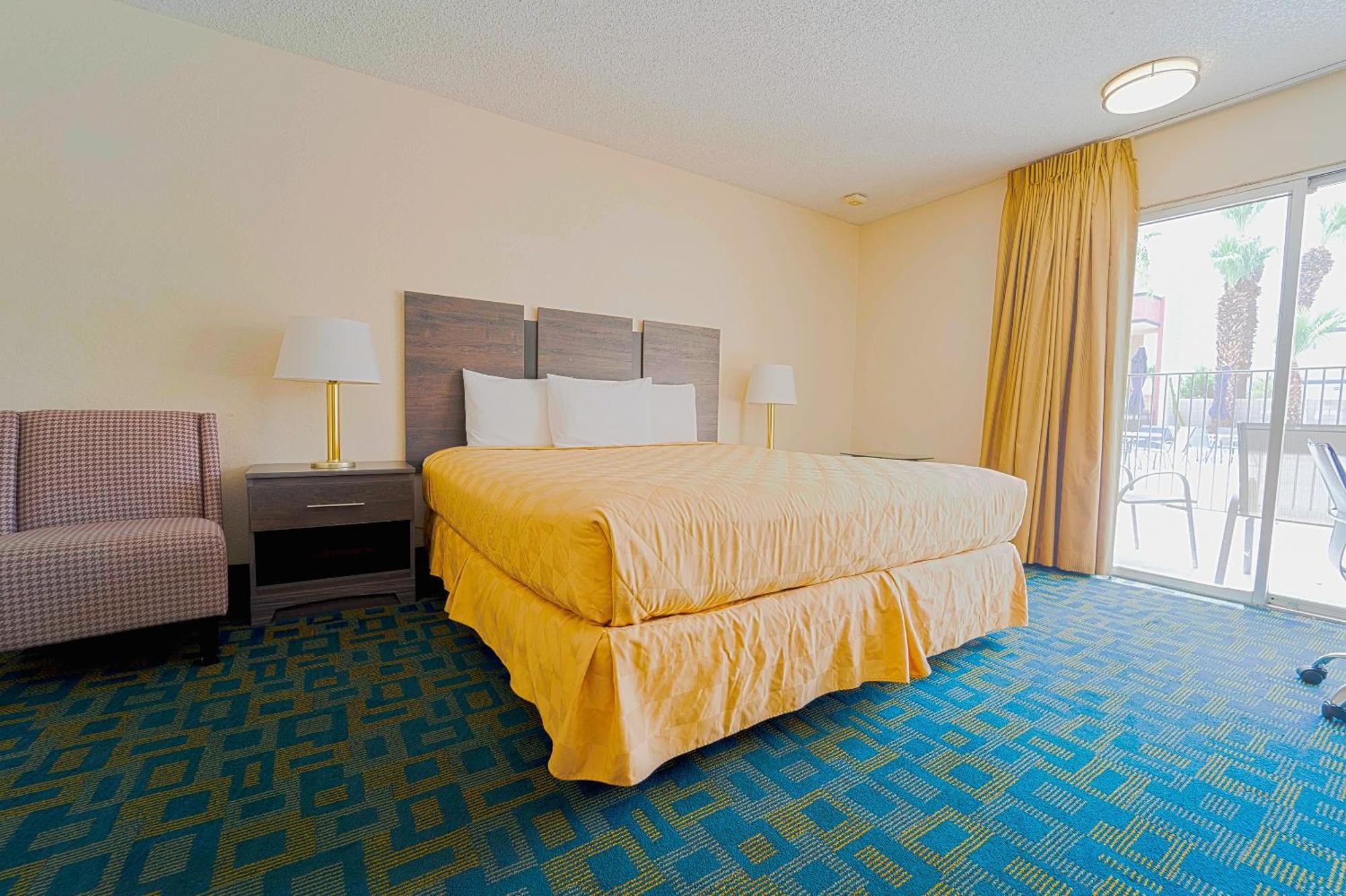 Royal Plaza Inn Indio Exterior photo