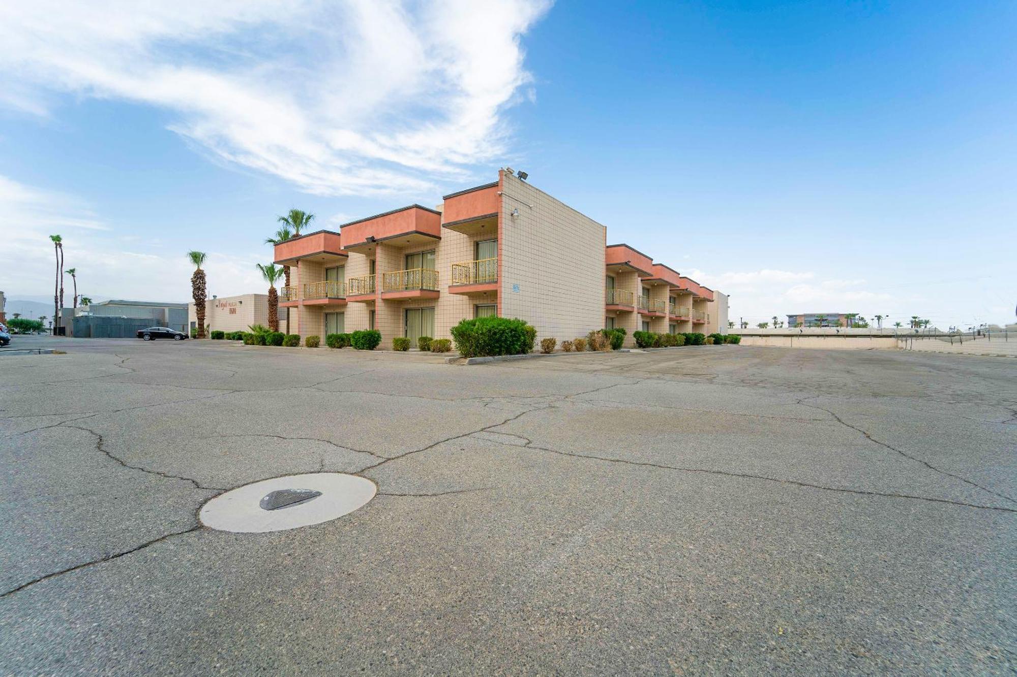 Royal Plaza Inn Indio Exterior photo